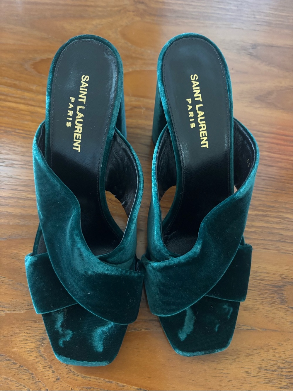 Saint Laurent green velvet heels
